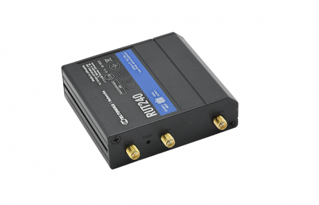 Industrie Router Teltonika RUT240 schräge Ansicht