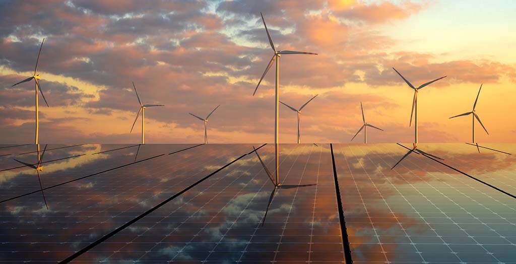 Solarpanels und Windkrafträder in einem System angeordnet