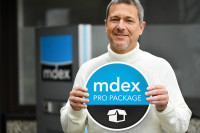 Timo Ross, Managing Director Wireless Logic mdex GmbH, präsentiert das neue Service-Paket mdex PRO PACKAGE für das Industrie-Router-Programm.